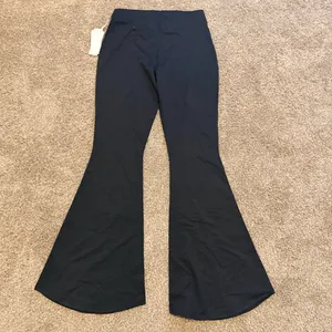 NWT REVOLVE 525 pull on women's high waisted flare leggings size medium black thumbnail 3