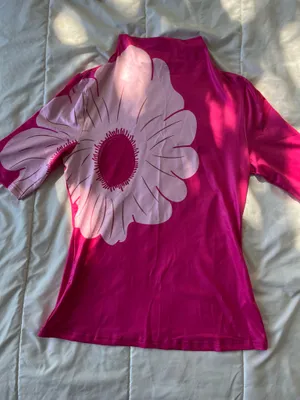 Pink flower top Size M thumbnail 1