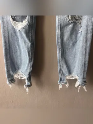 American Eagle Distressed Mom Jeans Size 6 thumbnail 4