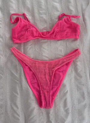 Triangl Bikini Set thumbnail 1