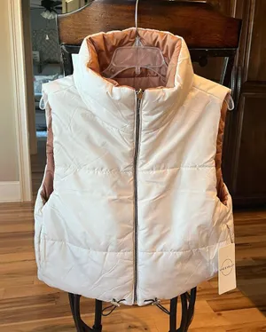 Vine and Valley Puffer Vest Reversible Cozy Zip Jacket Beige Tan Womens M New thumbnail 2