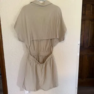 Cupshe Romper Womens S‎ Tan V-Neck Short Sleeve Open Back NEW thumbnail 7