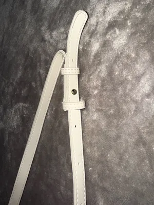 Minimalist Vintage-Style Cream Leather Turnlock Crossbody Bag thumbnail 4