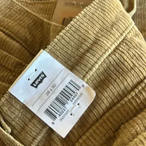 NWT Levi's Women's 314 Shaping Straight Brown Corduroy Jeans 28X30 thumbnail 6