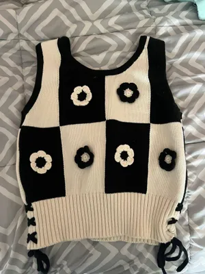 Black And White Flower Top thumbnail 2