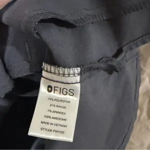 Figs Casma V-Neck Scrub Top. thumbnail 4