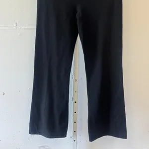 Lululemon Groove Pants Black Flare Yoga Pants Size 8 Reg Mid Rise Athleisure thumbnail 4