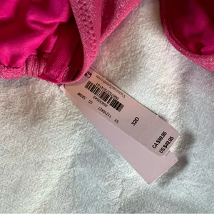 NWT Victoria’s Secret swimsuit. Size 32D top/large bottom thumbnail 6