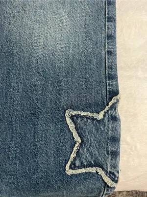 Arizona Jeans Women’s Blue Star Patch Relaxed Jeans thumbnail 3