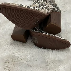 Qupid Slay Snake Print Heeled Boots thumbnail 5