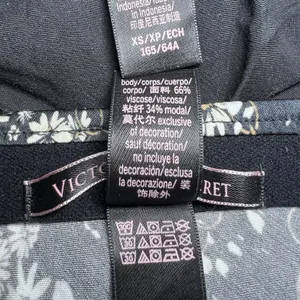 Bundle‎ Of Two Victoria’s Secret Satin Skirts Size XS Black Solid Floral Print thumbnail 5