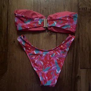 Blackbough Strapless Bikini thumbnail 3