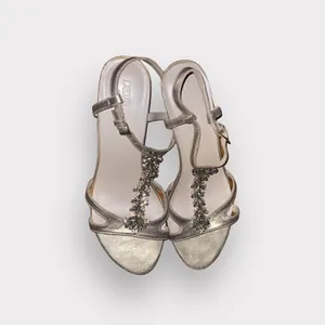 David’s Bridal Gold Leather Sandals Heels Shoes Size 8.5 M thumbnail 4
