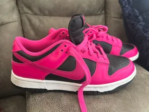 Fuchsia Nike Low Dunk thumbnail 1