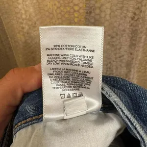 Express Shortie Relaxed Low Rise Cut Off Booty Shorts Size 4 thumbnail 5