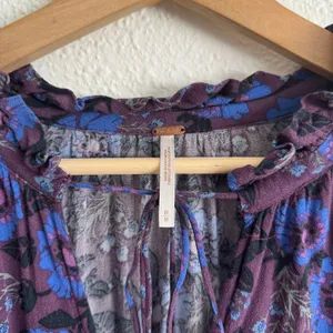 Free People Wine Purple Blue Boho Floral Mystery Bell Sleeve Tunic Blouse thumbnail 10