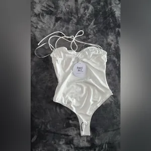Princess Polly Maddie Bodysuit in White Size 6 New with tag thumbnail 7