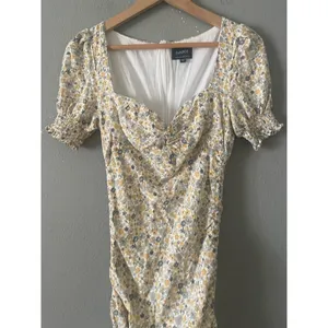 Bardot Cindy Sweetheart Dress in Soft Yellow Floral thumbnail 6