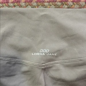 Lorna Jane Taupe Tan Spandex Bike Shorts Athletic 6” thumbnail 3