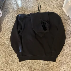 Black hoodie Size M thumbnail 3