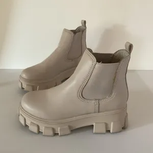 Circus by Sam Edelman NY Beige Platform Chelsea Boots Women’s Sz 6.5 Chunky Sole Ankle Booties thumbnail 2