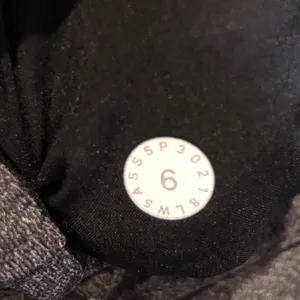 Lululemon On The Fly Pant 28” Heathered Black thumbnail 8