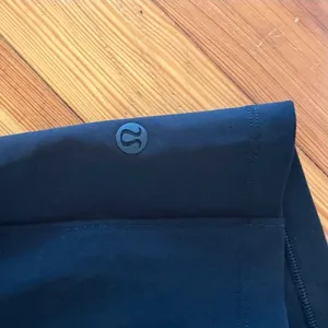 Lululemon On the Fly Short Woven 2.5" in Black Size 10 thumbnail 6