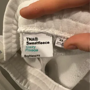 Aritzia TNA Sweatfleece Boyfriend Fit Logo Sweat Shorts thumbnail 4
