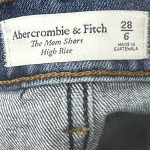 Abercrombie & Fitch The Mom Short High Rise Blue Denim Mom Shorts Size 28 thumbnail 8