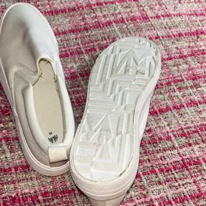 H&M Size 8 White Slip On Shoes thumbnail 9