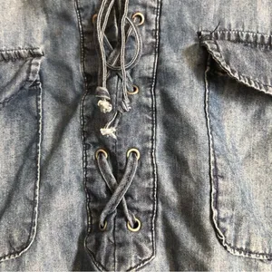 Nine West Jeans Chambray Soft Denim Cap Tie Collar Western Blouse Top Medium thumbnail 6