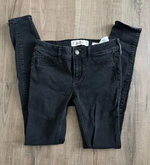 Hollister Low-Rise Super Skinny Jeans thumbnail 1