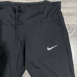 Nike Dri Fit‎ Size Medium Cropped Stretchy Leggings Womens Athletic Drawnstring thumbnail 2