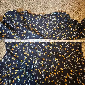 LOFT Navy Floral Print Peplum V Neck Blouse Women's‎ Size Small thumbnail 5