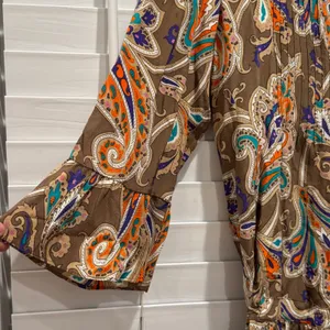 Tibi 100%‎ Silk Paisley Mini Dress Women 4 Brown Orange Ruffle Sleeve Boho Y2k thumbnail 4
