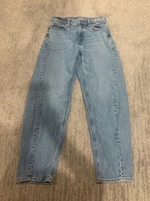 AE High-Rise Light Blue Women's barrel Jeans thumbnail 1
