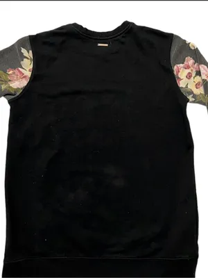 Kendall & Kylie Black Sweatshirt with Floral Sleeve Accents Large Cozy Comfort thumbnail 2