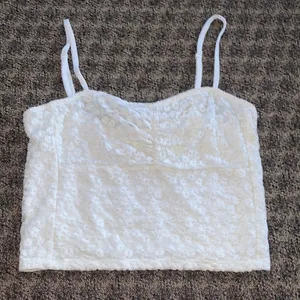 Bisou Bisou white floral crop top thumbnail 1