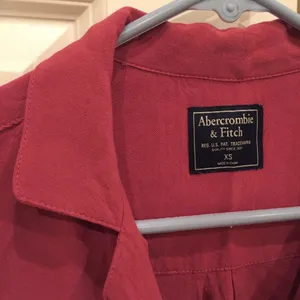 Abercrombie Getaway Shirt Women’s XS EUC thumbnail 3
