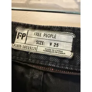 Free People Women Black Denim High Rise Frayed Cut Off Shorts Size 25 thumbnail 2