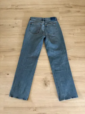 Abercrombie Low-Rise Baggy Jeans thumbnail 3