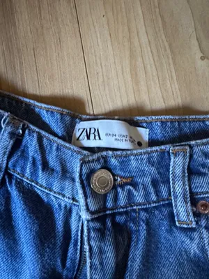 Zara Women's Distressed Blue Relaxed Jeans thumbnail 2