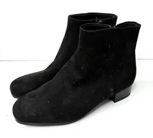 Time and Tru Black Faux Suede Heeled Ankle Booties Womens 9 thumbnail 1