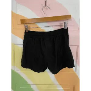 Vuori Black Athletic Running Shorts Women’s XS Zip Pocket Drawstring thumbnail 5