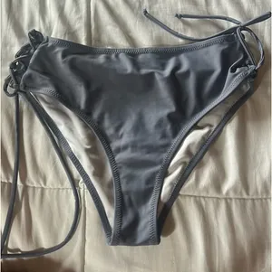 Cupshe Bikini Bottoms thumbnail 1