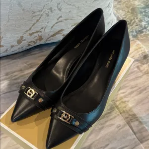 NWT Michael Kors Mandy Flex Kitten Pumps thumbnail 2