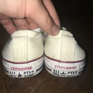 Converse off white low top size 6 classic Chuck Taylor shoes thumbnail 3