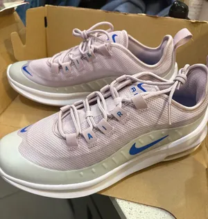 New Nike Air Max Axis athletic shoes in the "Iced Lilac/Soar/Photon Dust. Size women 8 (youth 6.5) thumbnail 1