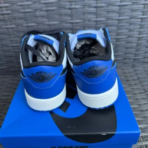 Air Jordan 1 Retro Low OG GS Mystic Navy Game Royal Size 5.5Y Womens 7 thumbnail 3