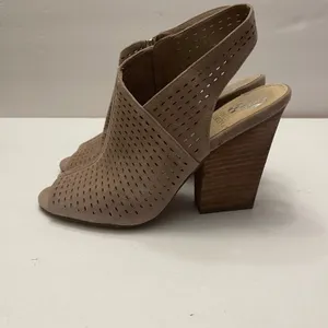 Vince Camuto Kellija Taupe Suede Perforated Peep Toe Block Heel Booties Size 7.5 thumbnail 4